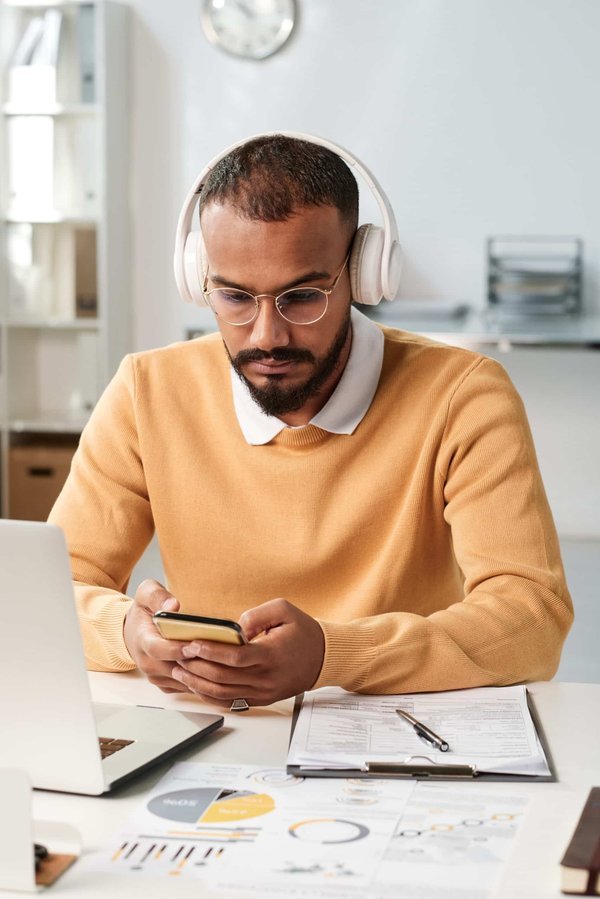 Quelle est la meilleure façon d'appliquer un autobronzant pour éviter les marques?