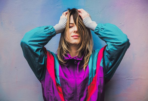 Comment combiner des accessoires métalliques avec un sac à dos professionnel pour une touche moderne?