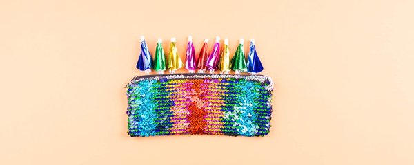 Quelles options de pochettes élégantes pour emporter le strict nécessaire lors d'une soirée VIP?